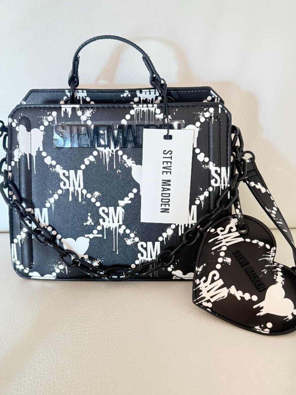STEVE MADDEN BEVELYN SATCHEL CROSSBODY BAG W CHARM HALLOWEEN HEARTS BLACK WHITE